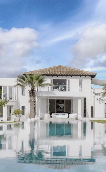 A Luxury villa in Cala Jondal – Your Epitome of VIP Living in Ibiza