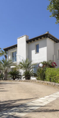 Una villa de lujo en Cala Jondal: su personificación de la vida VIP en Ibiz