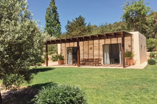 Incantevole finca in stile tradizionale con vista mozzafiato e bellissimo giardino