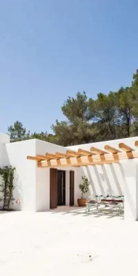 Moderne Finca in der Nähe von Santa Eulalia und Ibiza-Stadt mit Panoramablick auf das Meer