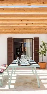 Moderne Finca in der Nähe von Santa Eulalia und Ibiza-Stadt mit Panoramablick auf das Meer