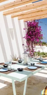 Moderne Finca in der Nähe von Santa Eulalia und Ibiza-Stadt mit Panoramablick auf das Meer