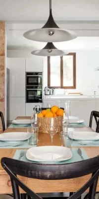 Moderne Finca in der Nähe von Santa Eulalia und Ibiza-Stadt mit Panoramablick auf das Meer