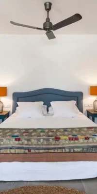 Moderne Finca in der Nähe von Santa Eulalia und Ibiza-Stadt mit Panoramablick auf das Meer