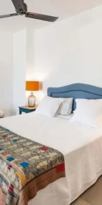Moderne Finca in der Nähe von Santa Eulalia und Ibiza-Stadt mit Panoramablick auf das Meer