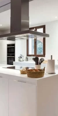 Moderne Finca in der Nähe von Santa Eulalia und Ibiza-Stadt mit Panoramablick auf das Meer