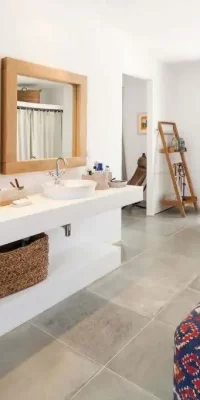 Moderne Finca in der Nähe von Santa Eulalia und Ibiza-Stadt mit Panoramablick auf das Meer