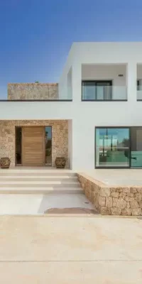 Außergewöhnliche moderne Familienvilla in Meeresnähe in Cala de Bou