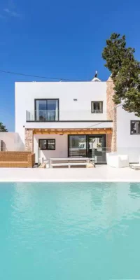 Außergewöhnliche moderne Familienvilla in Meeresnähe in Cala de Bou