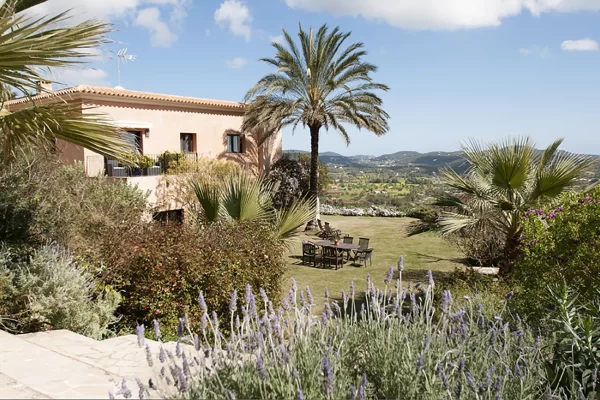 Villa de luxe exclusive avec vue panoramique dans un emplacement privilégié à l’est d’Ibiza – Santa Eulalia