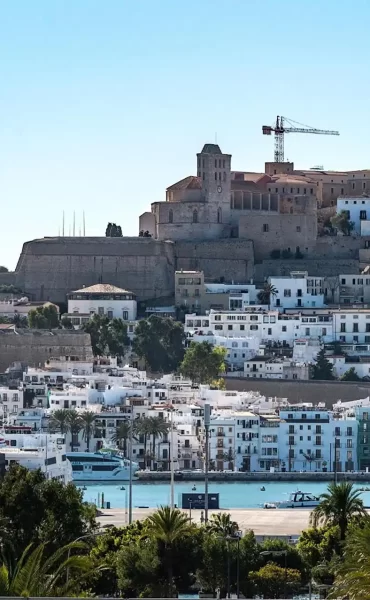 Vaste semi-penthouse offrant une vie moderne à TWA Marina Botafoch