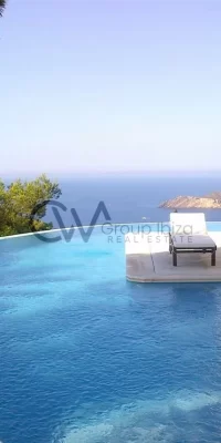 Exquisites Luxusanwesen mit drei Villen und direktem Meerzugang in Cala Boix, San Carlos