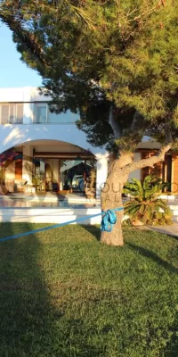 Exquisites Luxusanwesen mit drei Villen und direktem Meerzugang in Cala Boix, San Carlos