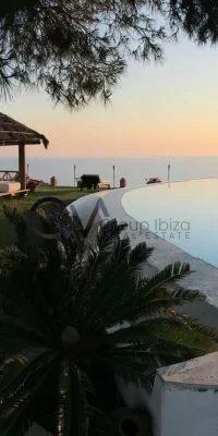 Exquisites Luxusanwesen mit drei Villen und direktem Meerzugang in Cala Boix, San Carlos