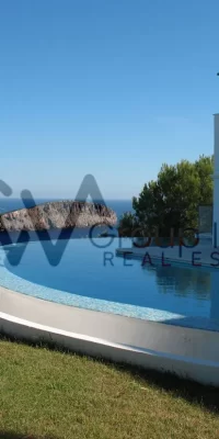 Exquisites Luxusanwesen mit drei Villen und direktem Meerzugang in Cala Boix, San Carlos