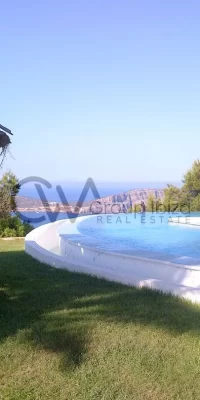 Exquisites Luxusanwesen mit drei Villen und direktem Meerzugang in Cala Boix, San Carlos