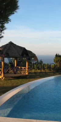 Exquisites Luxusanwesen mit drei Villen und direktem Meerzugang in Cala Boix, San Carlos