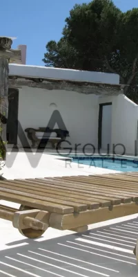 Exquisites Luxusanwesen mit drei Villen und direktem Meerzugang in Cala Boix, San Carlos
