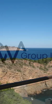 Exquisites Luxusanwesen mit drei Villen und direktem Meerzugang in Cala Boix, San Carlos