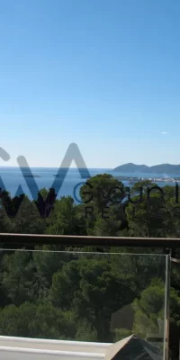Exquisites Luxusanwesen mit drei Villen und direktem Meerzugang in Cala Boix, San Carlos