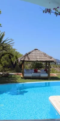 Exquisites Luxusanwesen mit drei Villen und direktem Meerzugang in Cala Boix, San Carlos