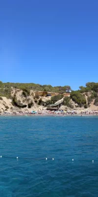 Exquisites Luxusanwesen mit drei Villen und direktem Meerzugang in Cala Boix, San Carlos