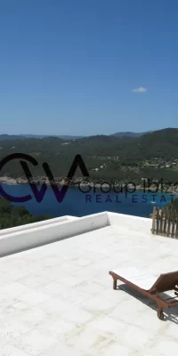 Exquisites Luxusanwesen mit drei Villen und direktem Meerzugang in Cala Boix, San Carlos