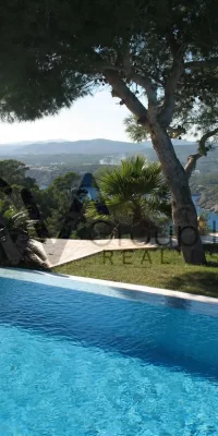 Exquisites Luxusanwesen mit drei Villen und direktem Meerzugang in Cala Boix, San Carlos