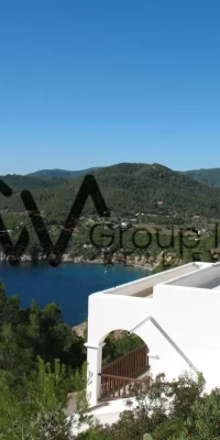 Exquisites Luxusanwesen mit drei Villen und direktem Meerzugang in Cala Boix, San Carlos