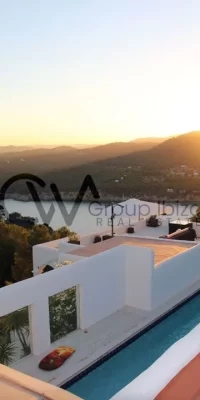 Exquisites Luxusanwesen mit drei Villen und direktem Meerzugang in Cala Boix, San Carlos