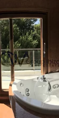 Exquisites Luxusanwesen mit drei Villen und direktem Meerzugang in Cala Boix, San Carlos