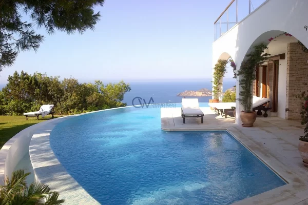 Exquis Domaine de Luxe Avec Trois Villas et Accès Direct à la Mer à Cala Boix, San Carlos