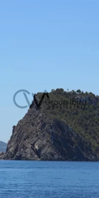 Exquisites Luxusanwesen mit drei Villen und direktem Meerzugang in Cala Boix, San Carlos