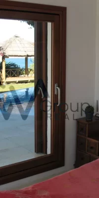 Exquisites Luxusanwesen mit drei Villen und direktem Meerzugang in Cala Boix, San Carlos