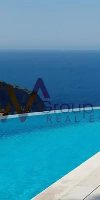 Exquisites Luxusanwesen mit drei Villen und direktem Meerzugang in Cala Boix, San Carlos