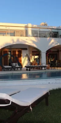 Exquisites Luxusanwesen mit drei Villen und direktem Meerzugang in Cala Boix, San Carlos