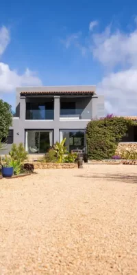 Vrijstaand huis in de pittoreske wijk Sa Caleta in San Jose