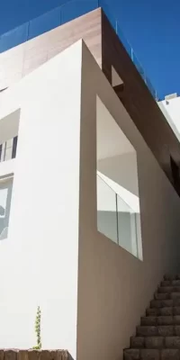Villa de alta construcción con fantásticas vistas al hermoso pueblo de Cala Llonga