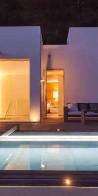 Villa de alta construcción con fantásticas vistas al hermoso pueblo de Cala Llonga