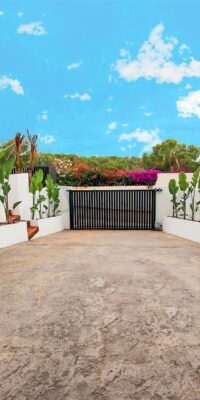 Lussuosa villa moderna a Cala Salada con vista panoramica sul mare
