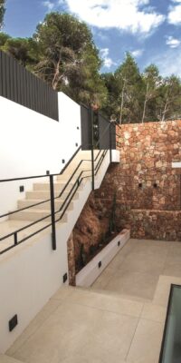 Lussuosa villa moderna a Cala Salada con vista panoramica sul mare