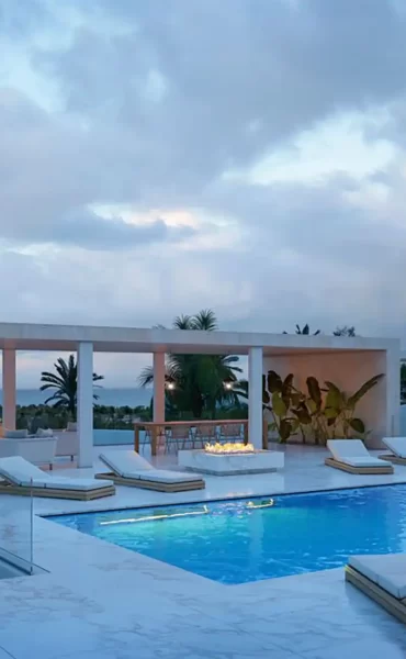 Luxury villa in a prime location in Talamanca with breathtaking sea views