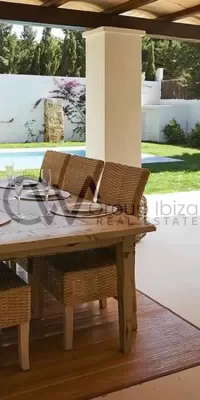 Villa moderne dans un environnement tranquille – Votre oasis à Port de Torrent