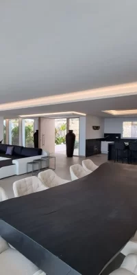 Moderna villa di lusso con splendida vista panoramica sul mare
