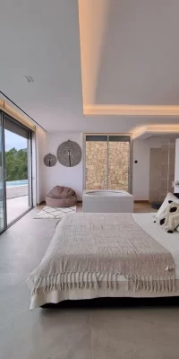 Moderna villa di lusso con splendida vista panoramica sul mare
