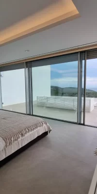 Moderna villa di lusso con splendida vista panoramica sul mare