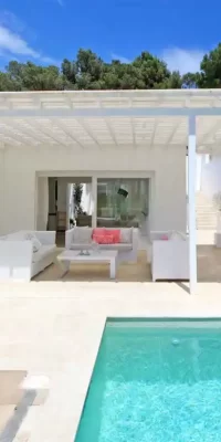Nice house located on the green of Roca Llisa Golf course