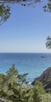 Villa frente al mar con acceso directo a la playa, perfecta para reformar