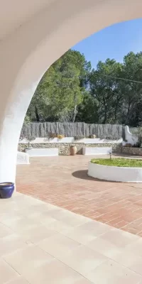 Villa frente al mar con acceso directo a la playa, perfecta para reformar