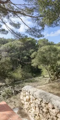 Villa frente al mar con acceso directo a la playa, perfecta para reformar
